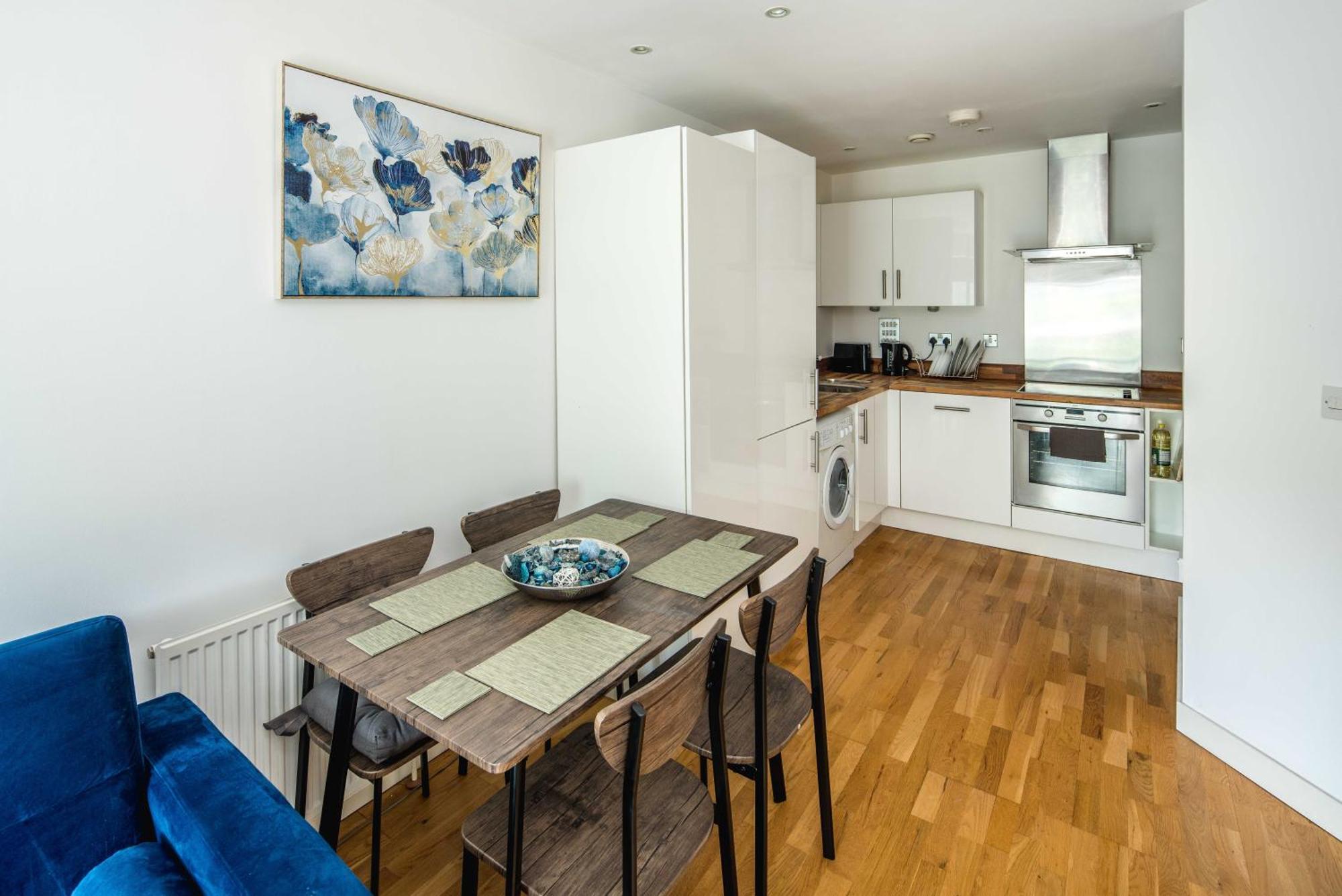 One Bedroom Apartment Near Central London With Private Balcony ภายนอก รูปภาพ