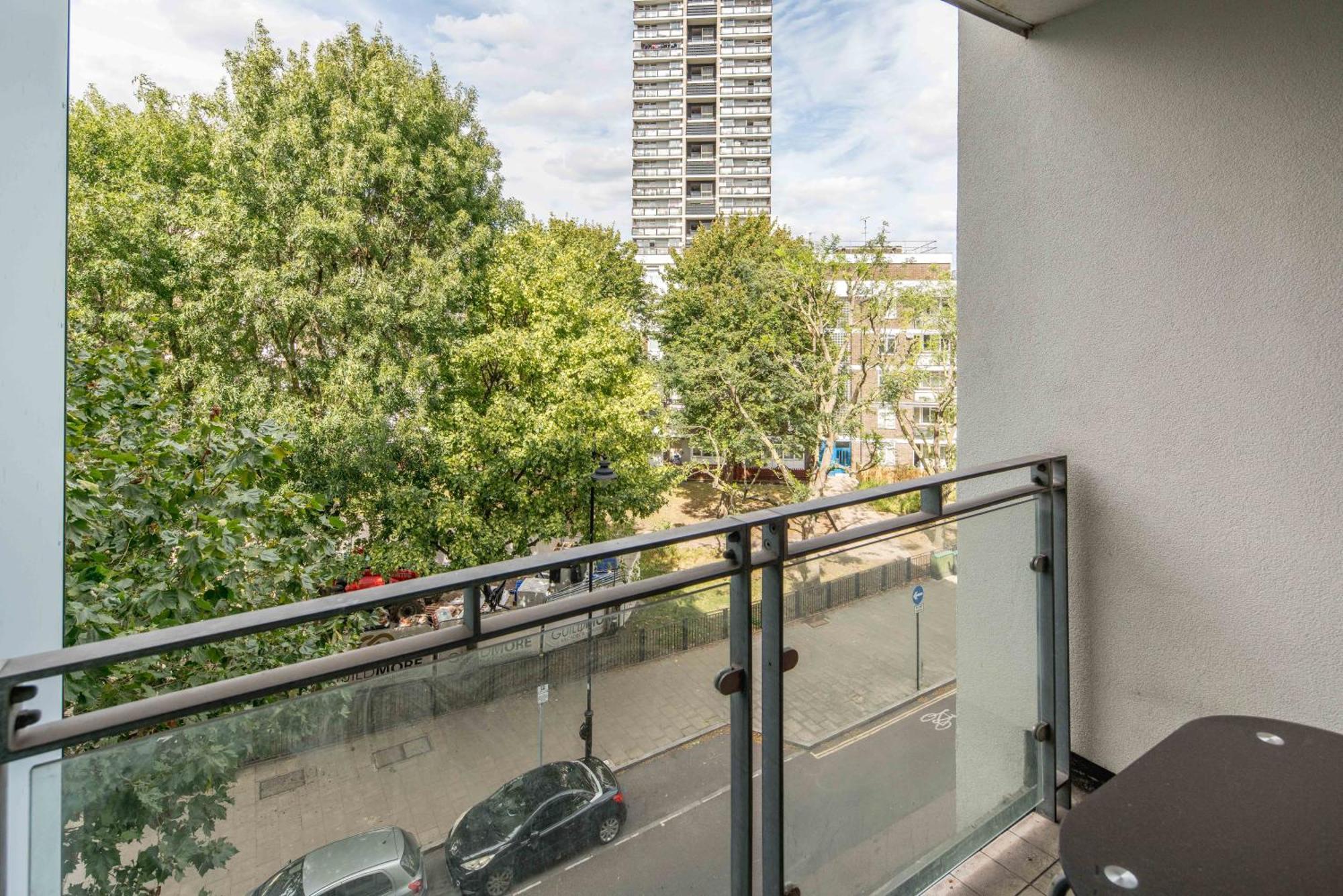 One Bedroom Apartment Near Central London With Private Balcony ภายนอก รูปภาพ